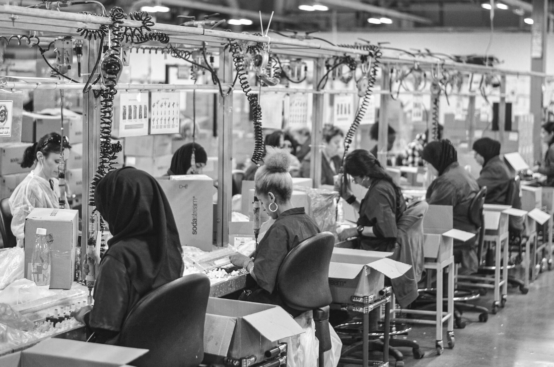 Se ti definisci femminista, non puoi comprare fast fashion